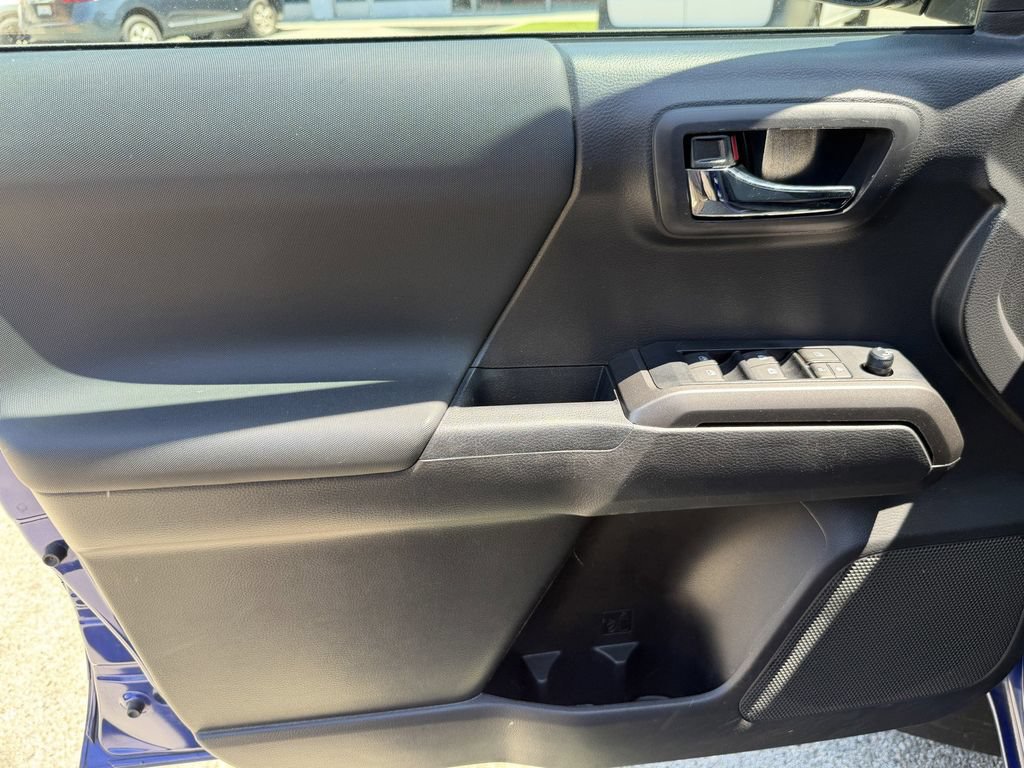 Used 2023 Toyota Tacoma TRD Sport AWD/4WD image 19