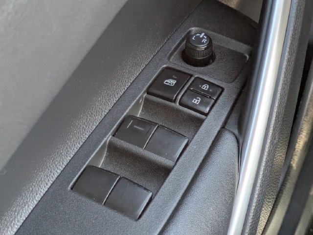 Used 2022 Toyota Corolla Cross XLE w/ Convenience Package FWD image 24