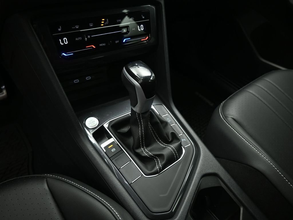 Used 2024 Volkswagen Tiguan SE R-Line image 42