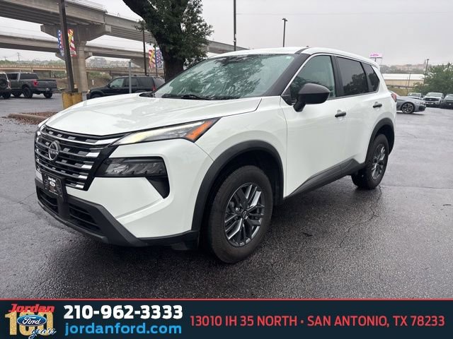 Used 2024 Nissan Rogue S FWD image 3