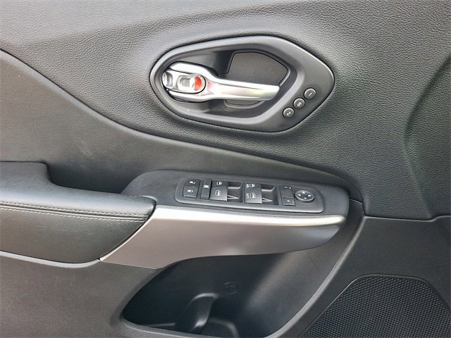 Used 2019 Jeep Cherokee Limited w/ Trailer Tow Group image 12