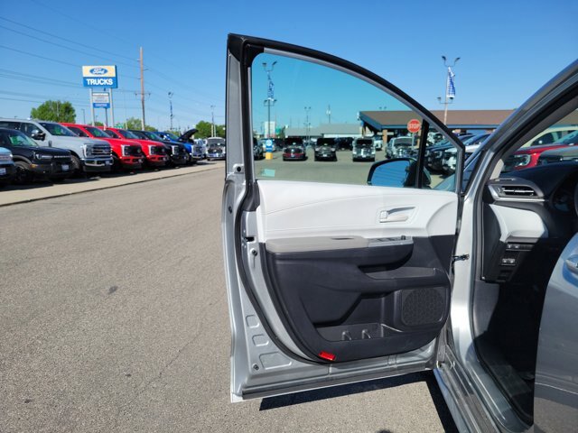 Used 2025 Toyota Sienna LE AWD/4WD image 12
