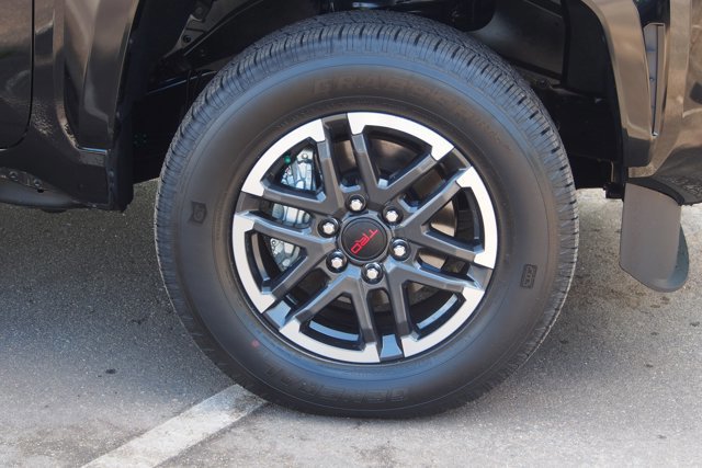 Used 2025 Toyota Tacoma TRD Sport image 10
