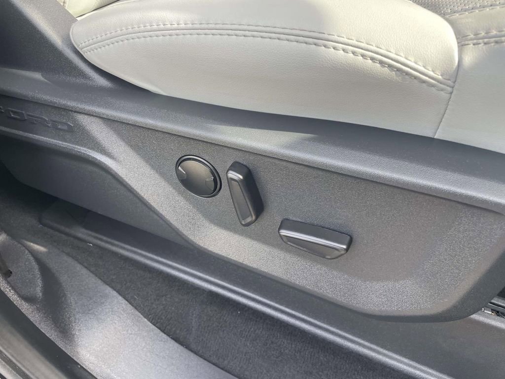 Certified 2025 Ford Expedition Platinum image 34