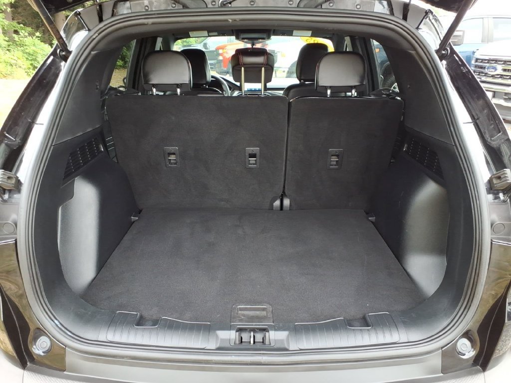 Certified 2025 Ford Escape ST-Line AWD/4WD image 12