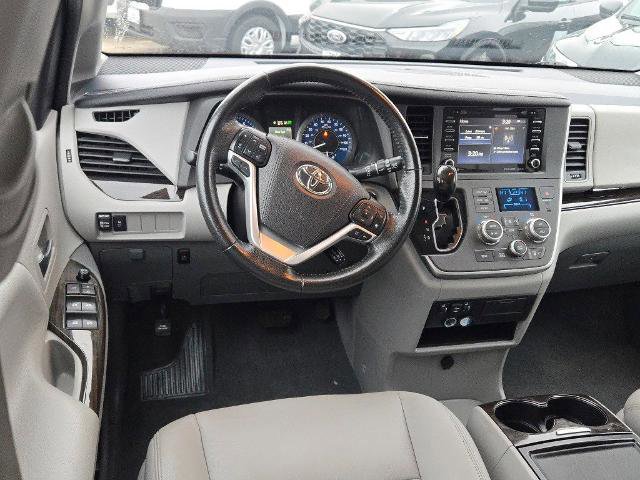 Used 2020 Toyota Sienna XLE image 19