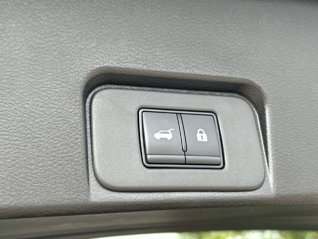 Used 2025 Nissan Rogue SV AWD/4WD image 23