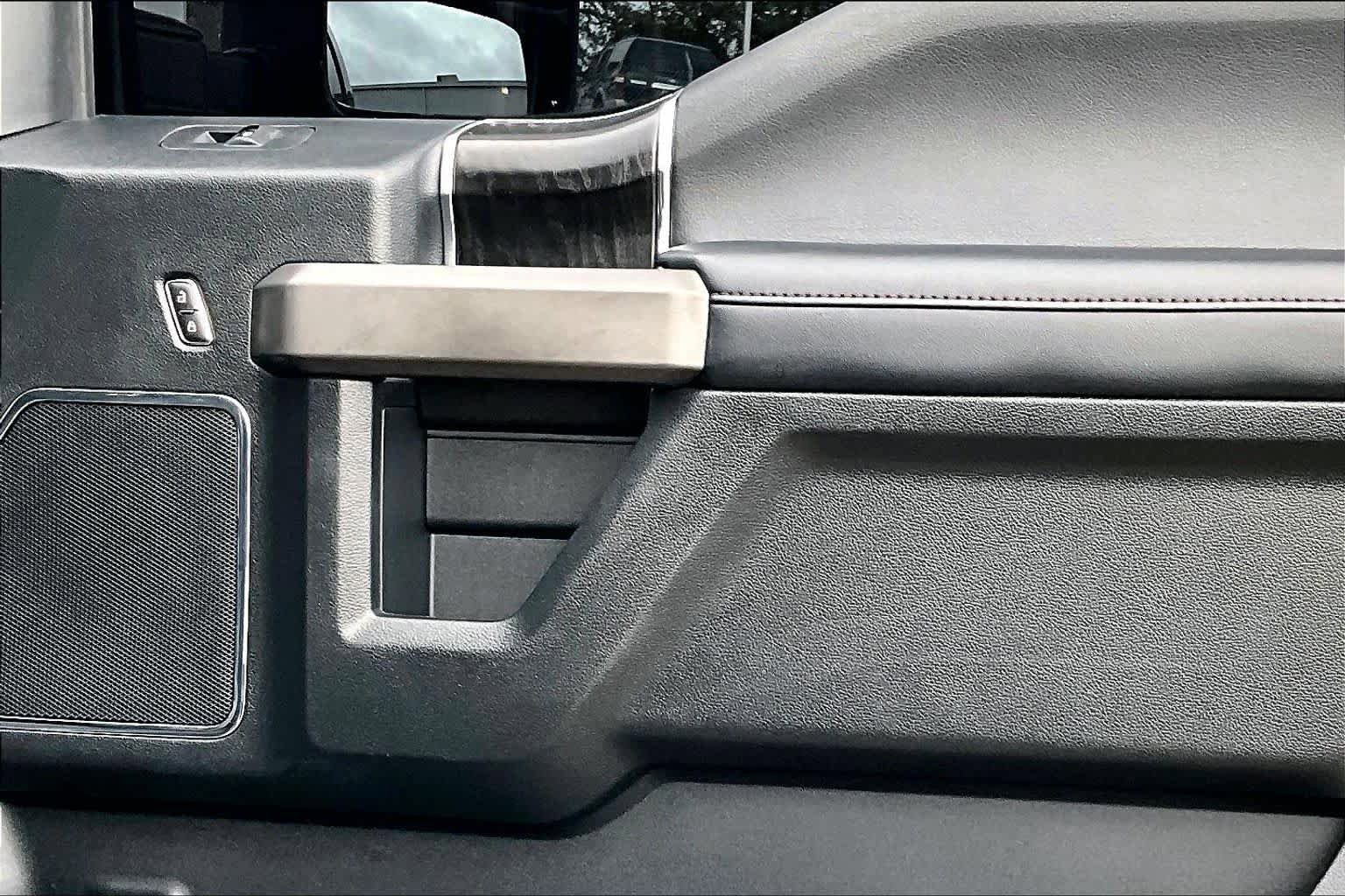 Certified 2019 Ford F350 Platinum w/ Platinum Ultimate Package AWD/4WD image 23