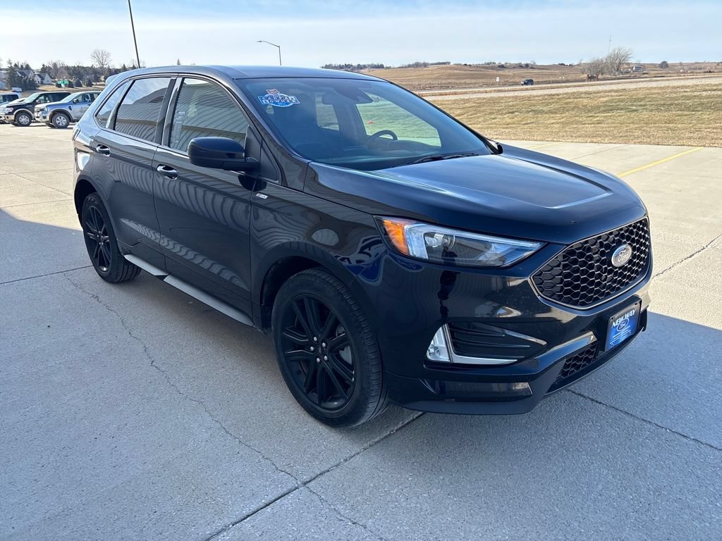 Certified 2024 Ford Edge ST-Line AWD/4WD image 3