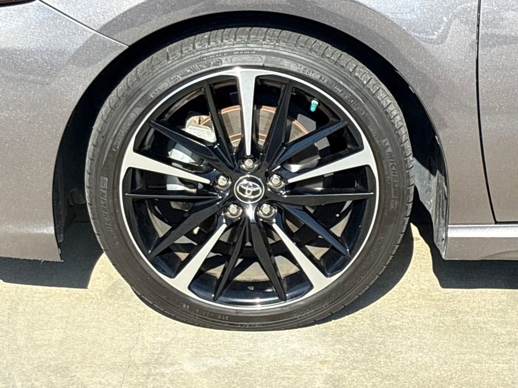 Used 2018 Toyota Camry XSE image 11