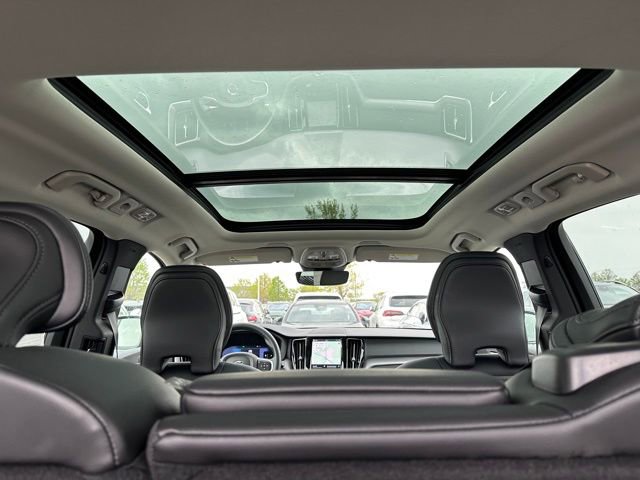 Used 2025 Volvo XC60 B5 Core AWD/4WD image 9
