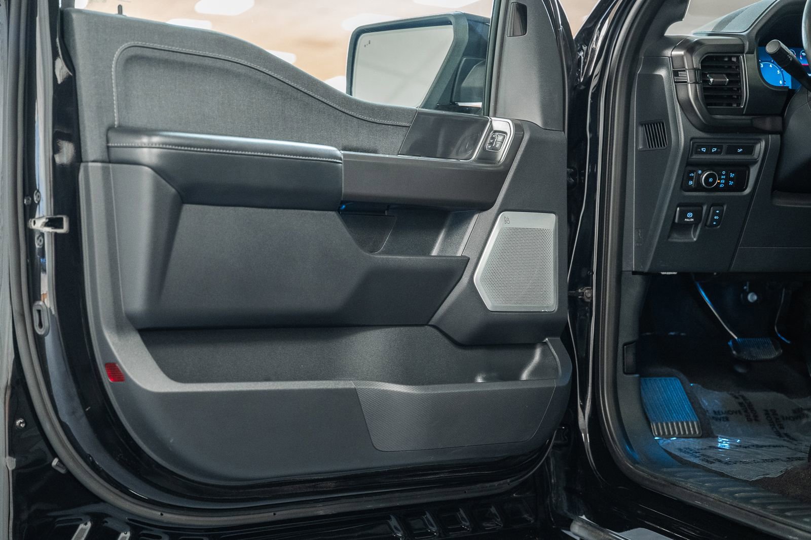 Certified 2024 Ford F150 Lariat w/ Equipment Group 502A High image 47