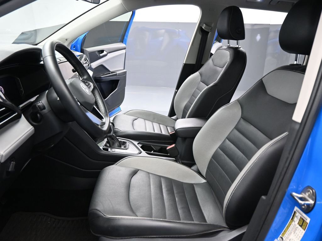 Used 2022 Volkswagen Taos SEL w/ Panoramic Sunroof Package image 37