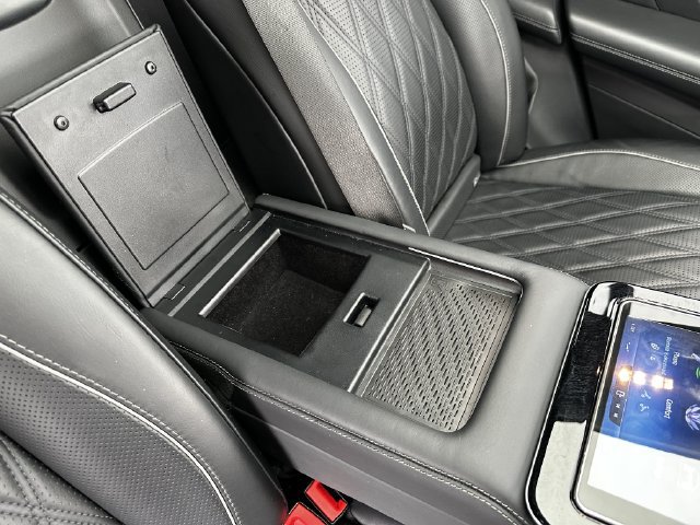 Used 2024 Mercedes-Benz Maybach GLS 600 4MATIC image 43