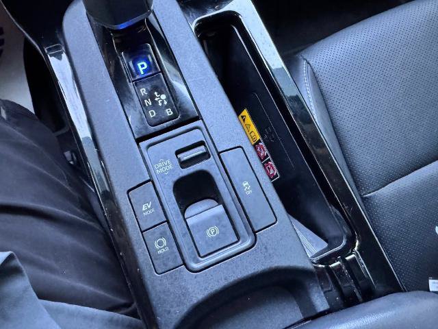 Used 2024 Toyota Prius XLE FWD image 23