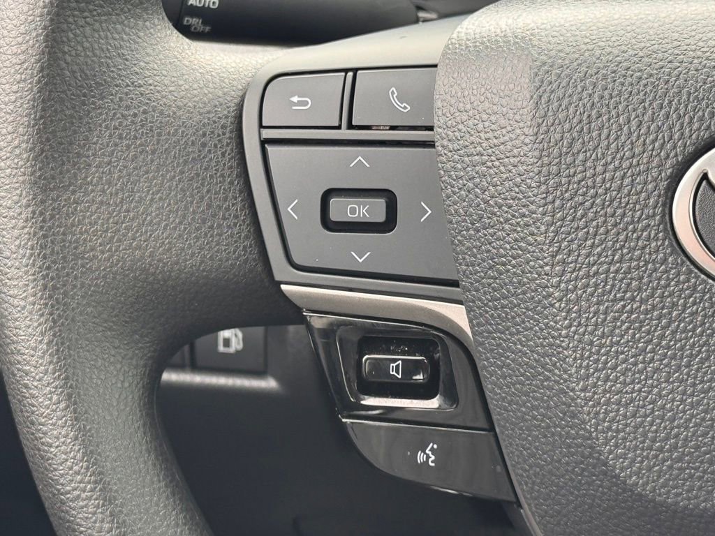 Used 2025 Toyota Camry LE FWD image 21