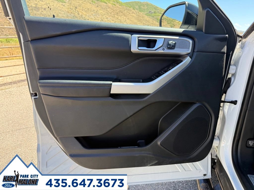 Certified 2022 Ford Explorer Limited w/ Equipment Group 301A AWD/4WD image 12