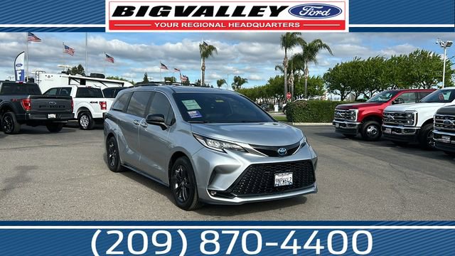 Used 2024 Toyota Sienna XSE w/ XSE Plus Package image 1