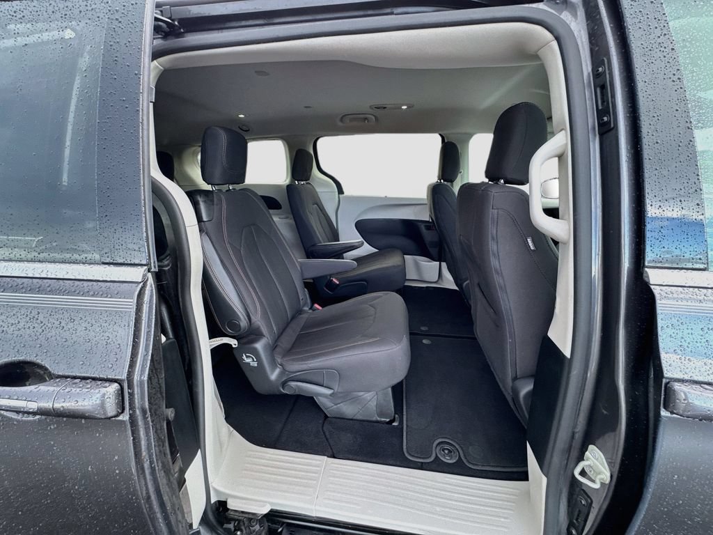 Used 2019 Chrysler Pacifica Touring Plus w/ Advanced Safetytec Group FWD image 27