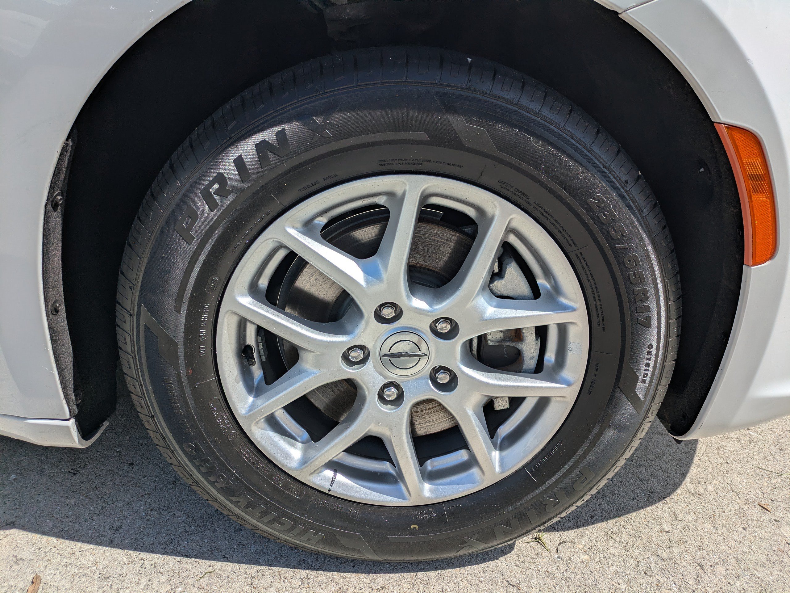 Used 2023 Chrysler Pacifica Touring-L FWD image 11