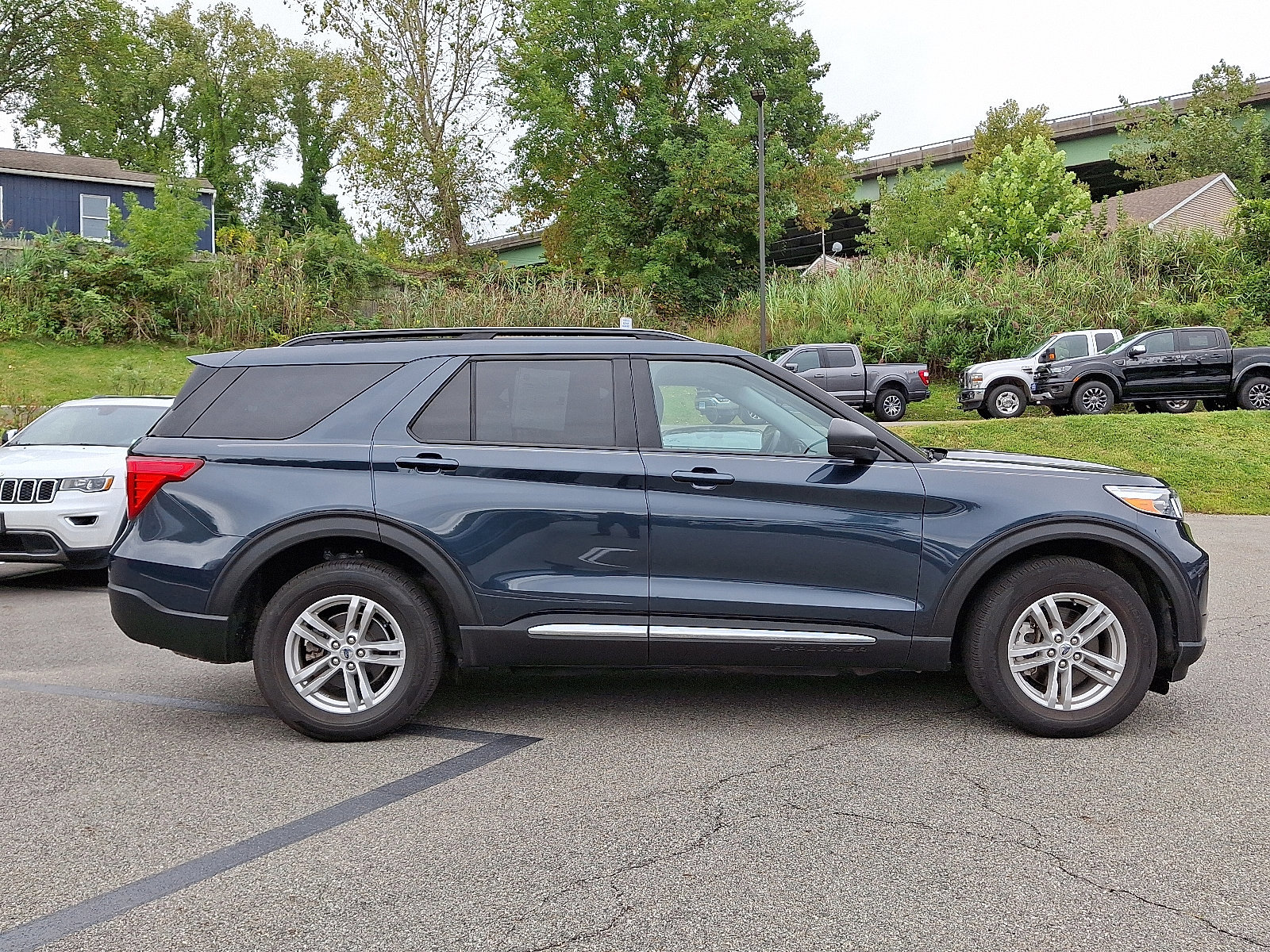 Certified 2022 Ford Explorer XLT w/ Equipment Group 202A image 9