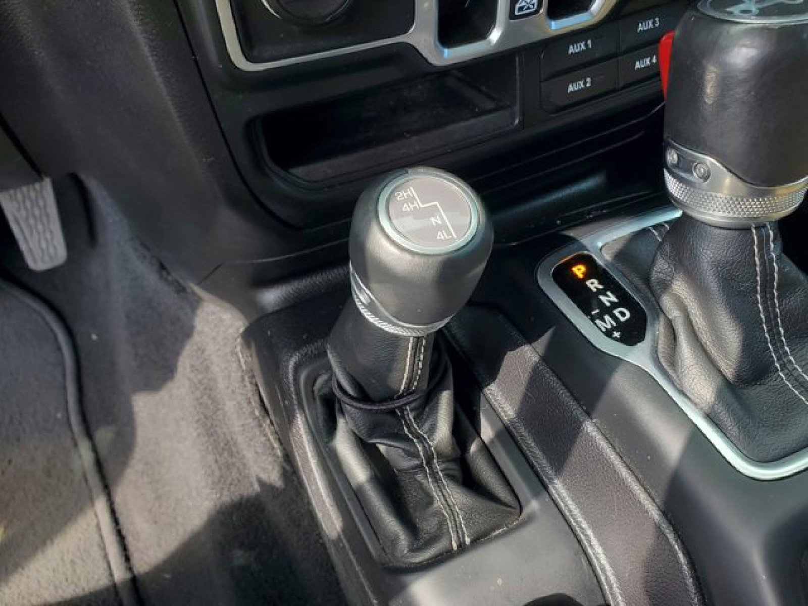 Used 2018 Jeep Wrangler Unlimited Sahara image 25