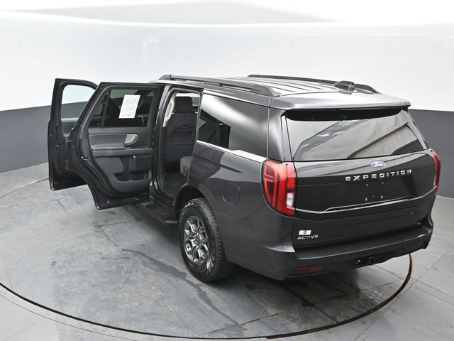 Certified 2025 Ford Expedition Active AWD/4WD image 24