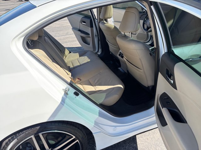 Used 2017 Honda Accord Touring image 18