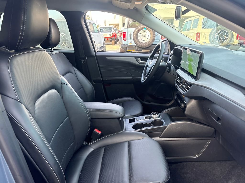 Certified 2025 Ford Escape Platinum image 28