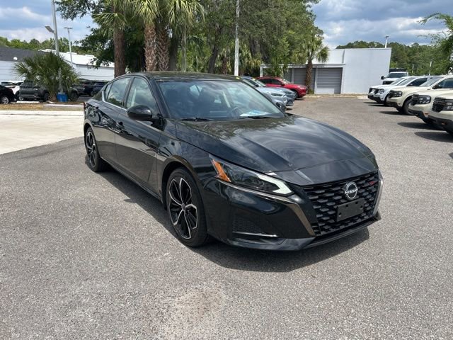 Used 2024 Nissan Altima 2.5 SR FWD image 2