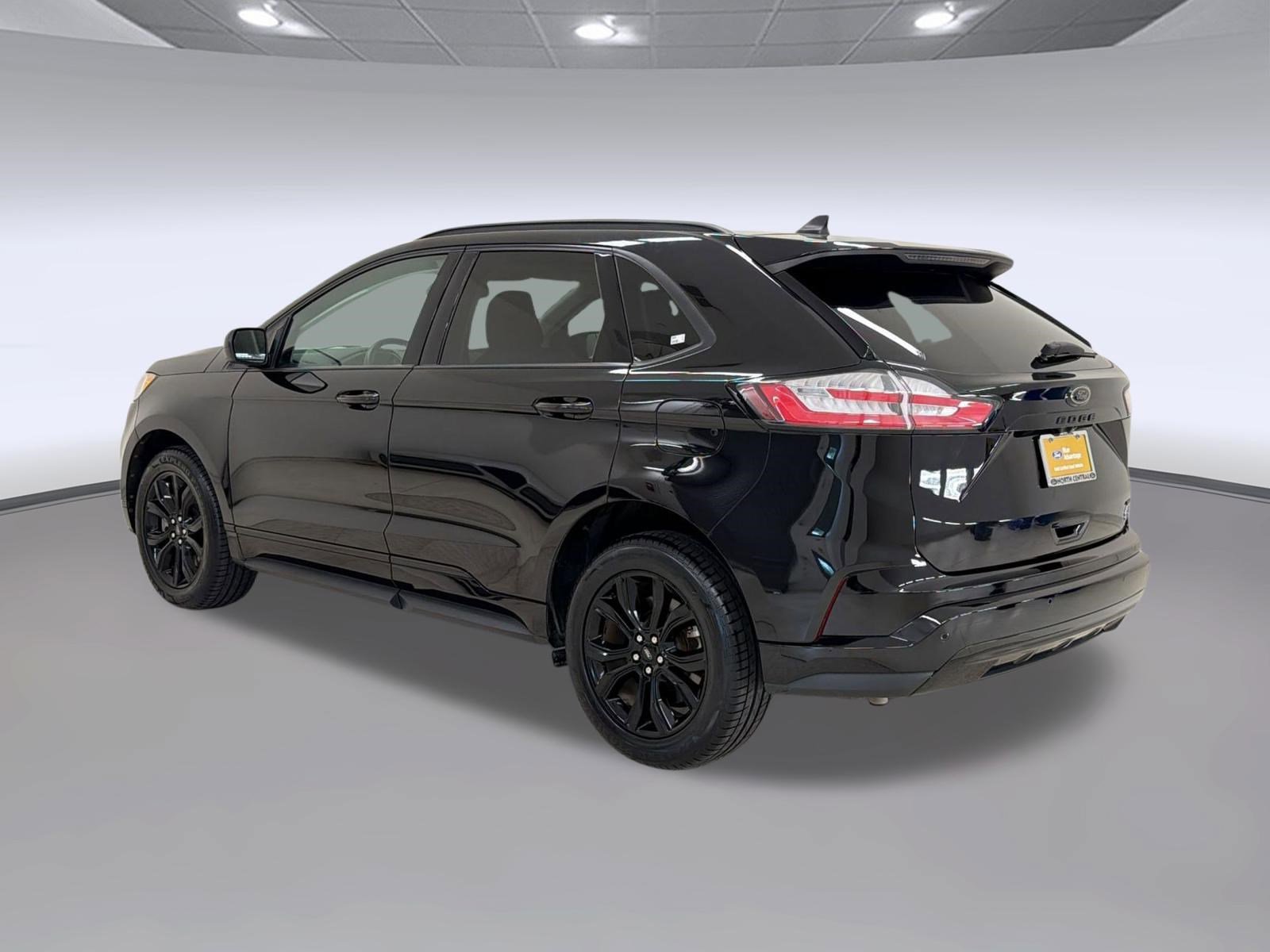 Certified 2022 Ford Edge SE w/ Black Appearance Package AWD/4WD image 3