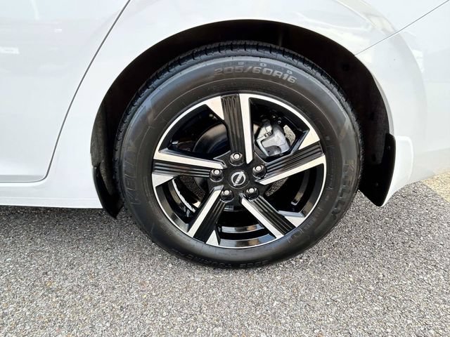 Used 2025 Nissan Sentra SV FWD image 3