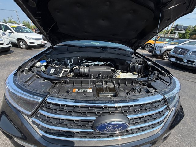 Certified 2022 Ford Explorer XLT w/ Equipment Group 202A AWD/4WD image 38