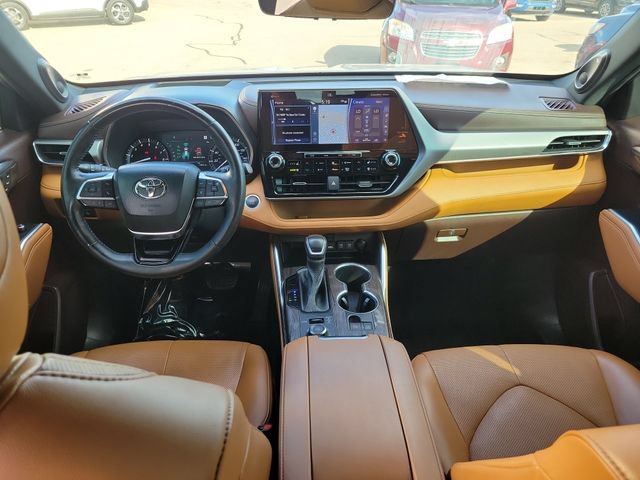 Used 2021 Toyota Highlander Platinum AWD/4WD image 10