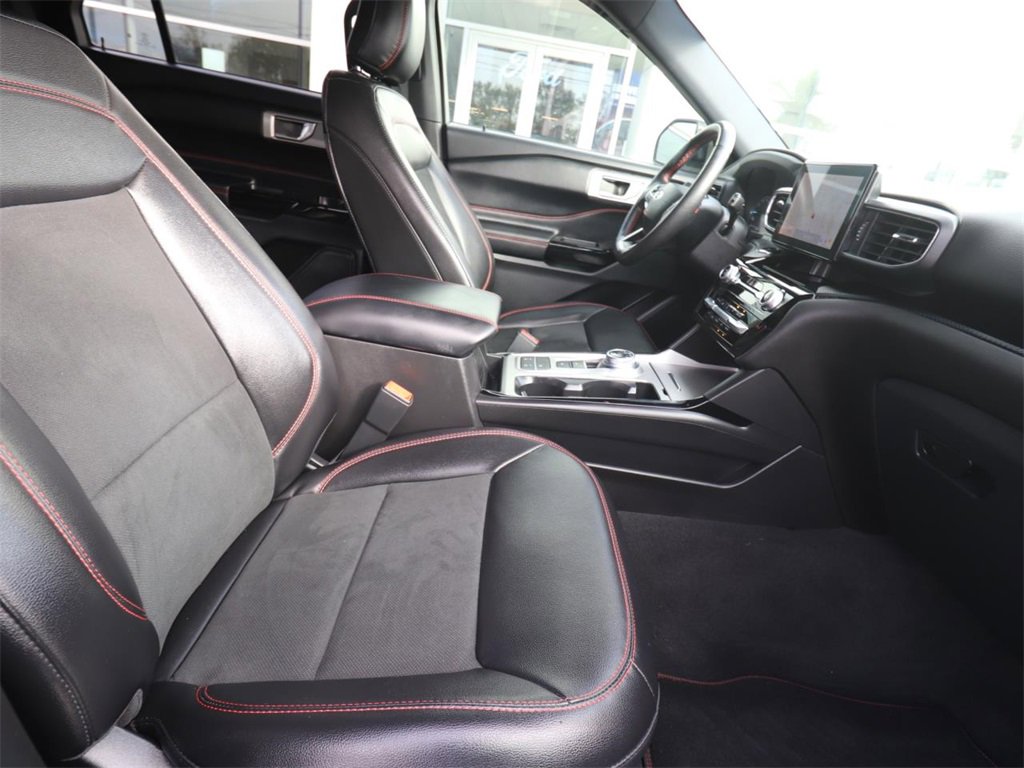 Certified 2023 Ford Explorer ST-Line w/ Class IV Trailer Tow Package image 14