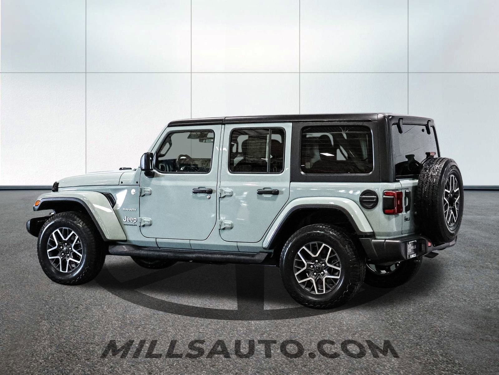 Used 2024 Jeep Wrangler Sahara image 7