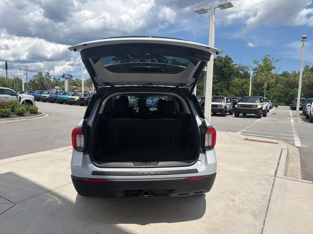 Certified 2025 Ford Explorer Active RWD image 7