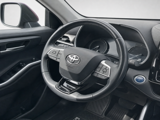 Used 2020 Toyota Highlander XLE AWD/4WD image 18