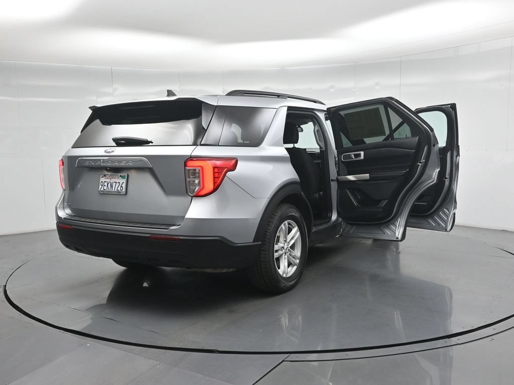 Certified 2022 Ford Explorer XLT RWD image 5