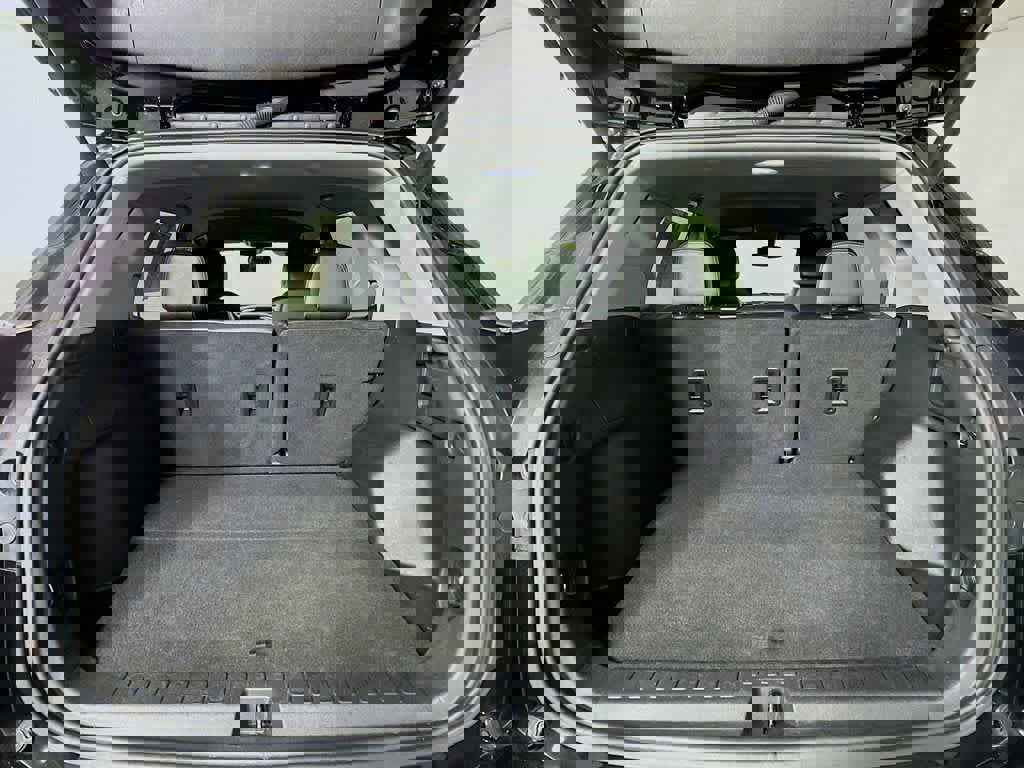 Used 2023 GMC Terrain SLT image 19