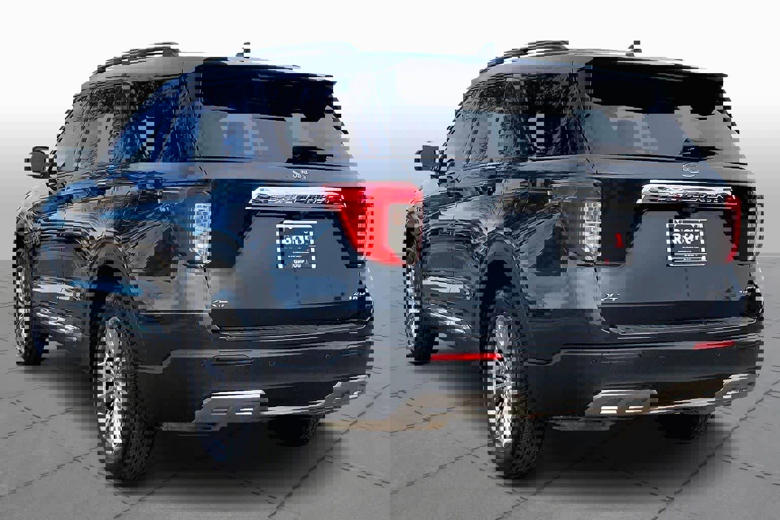 Certified 2022 Ford Explorer XLT w/ Equipment Group 202A image 4