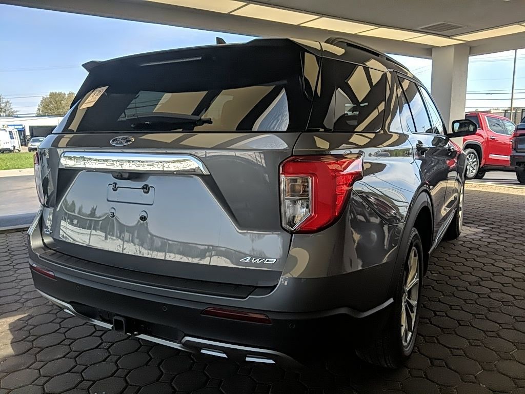 Certified 2023 Ford Explorer XLT w/ Equipment Group 202A AWD/4WD image 3