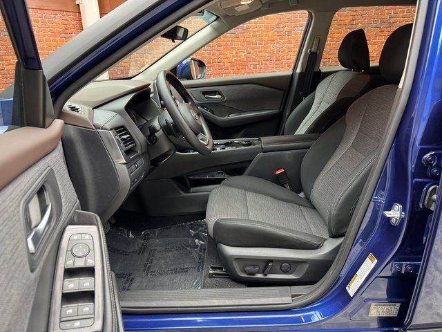 Used 2023 Nissan Rogue SV image 21