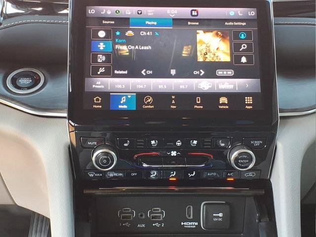 Used 2022 Jeep Grand Cherokee Overland w/ Advanced Protech Group III AWD/4WD image 14
