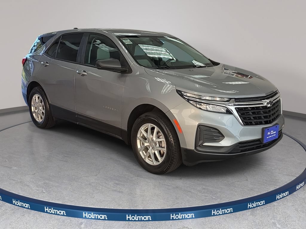 Used 2023 Chevrolet Equinox LS w/ LS Convenience Package AWD/4WD image 3