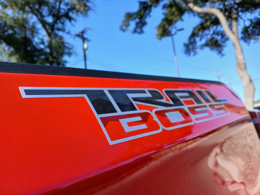 Used 2024 Chevrolet Silverado 1500 LT Trail Boss w/ LPO, Dark Essentials Package AWD/4WD image 23