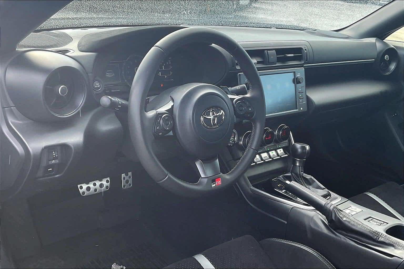 Used 2025 Toyota GR86 Premium w/ Performance Package RWD image 2