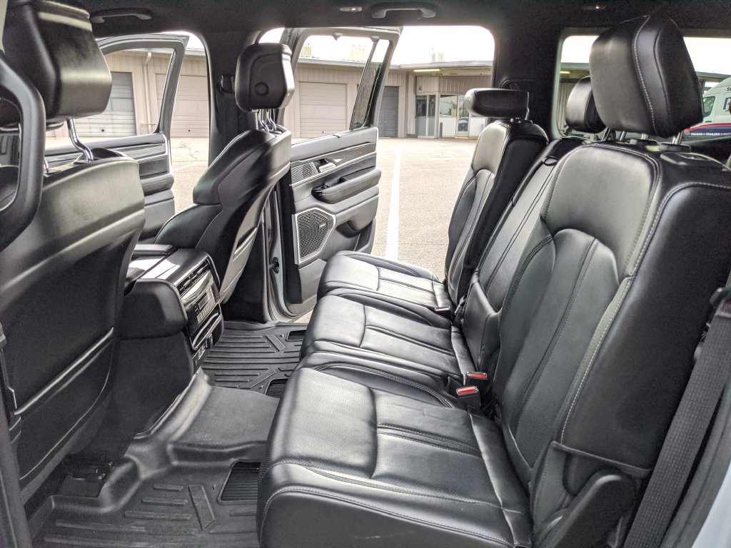 Used 2023 Jeep Wagoneer 4WD w/ Convenience Group I image 16