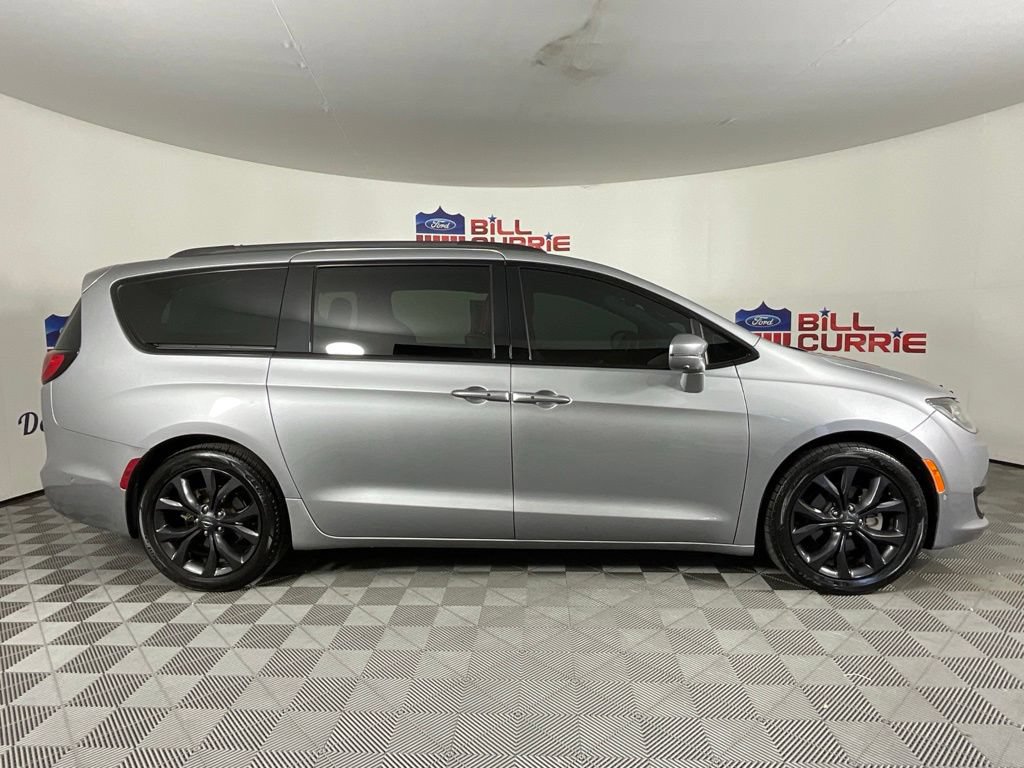 Used 2020 Chrysler Pacifica Limited w/ Quick Order Package 27H Red S FWD image 2