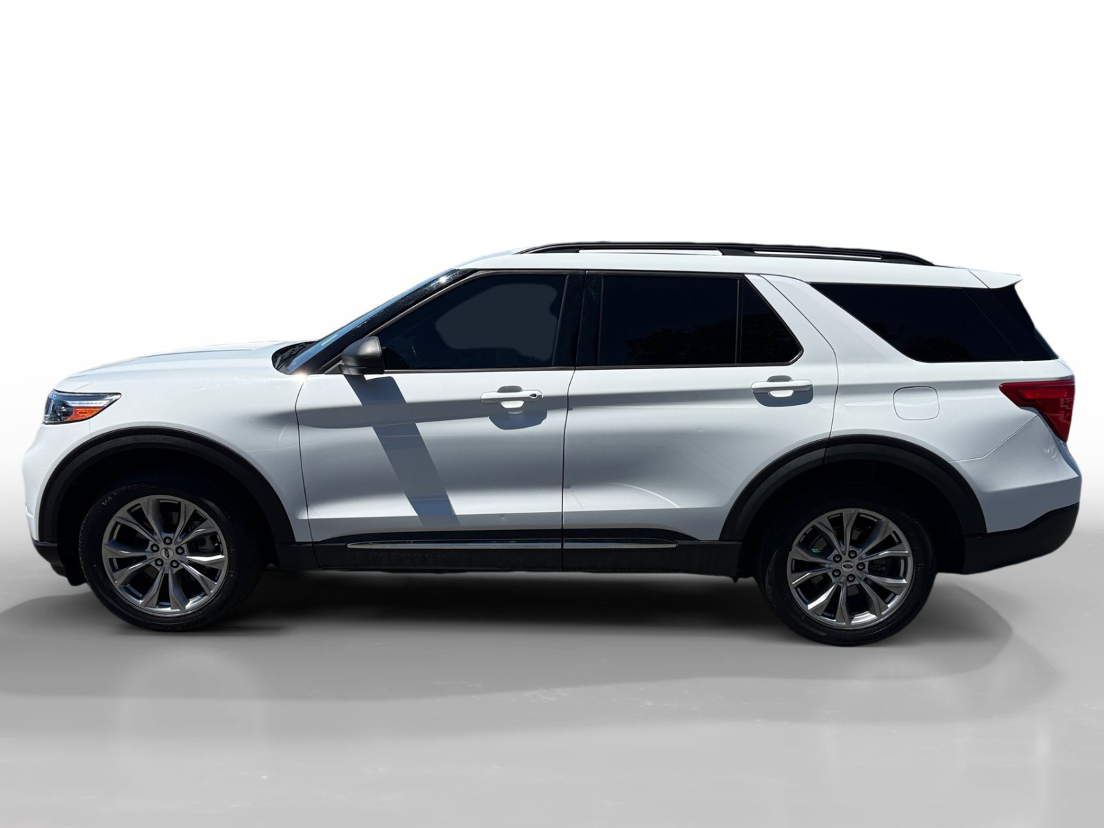 Certified 2020 Ford Explorer XLT w/ Equipment Group 202A AWD/4WD image 2